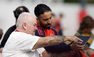 曼联地震！新帅阿莫林当众炮轰加纳乔：祈祷你能滚蛋！B费72小时最后通牒？