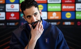 至少再买两人！曼联明确转会窗计划，中场门将会是补足重点对象